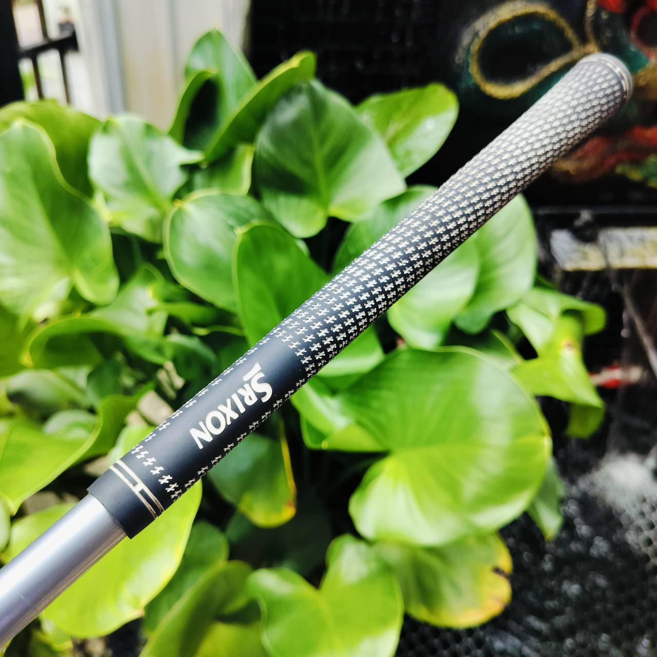 UT4 SRIXON HYBRID องศา 22 ก้าน DIMANA FLEX R รุ่นนี้วางทังสเตนไว้สองจุด ทำให้ตีตรงมากๆ และ CG ต่ำ ตีลอยง่ายๆ เสียงเพราะ ตีสนุกค่ะ ไม้กอล์ฟพรีเมี่ยมญี่ปุ่นมือสอง ของแท้ By NakaraLuxurious
