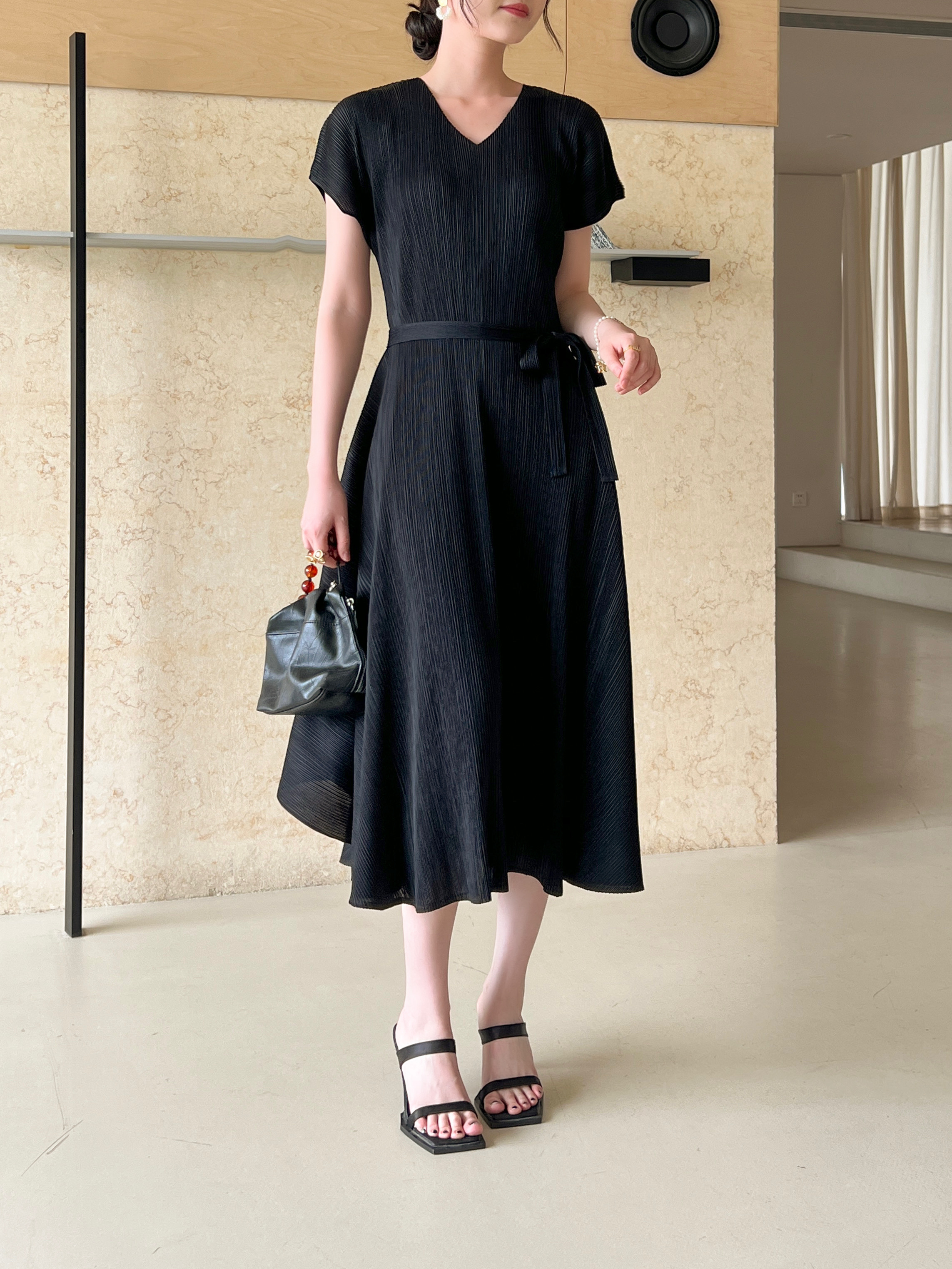 2MUAY รุ่น GJO10243 เดรสอัดพลีท V NECK VOLUME PLEATED DRESS 3 สี FREE SIZE