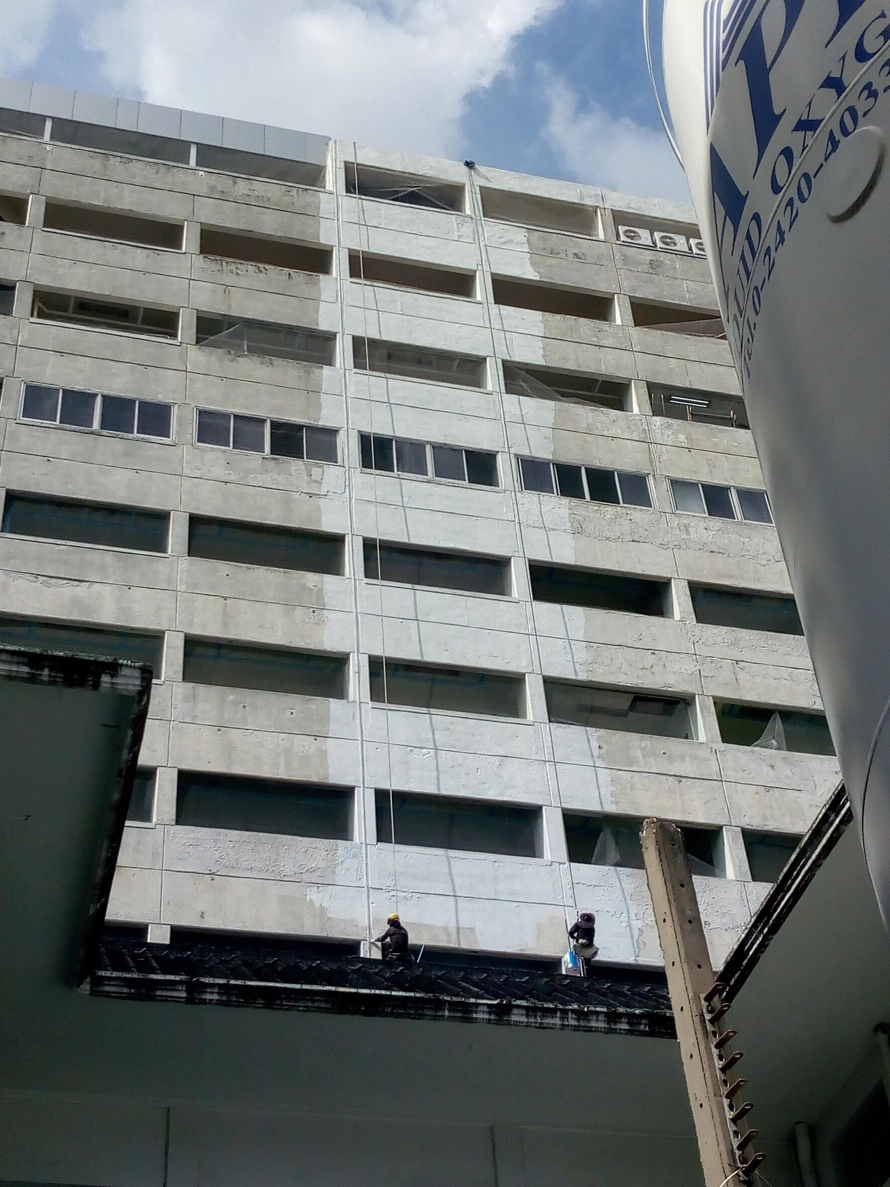 1.งานปรับปรุงระเบียงเปลี่ยนท่อและทาสีตึกอัษฎางค์ชั้น 1-13 รพ.ศิริราช