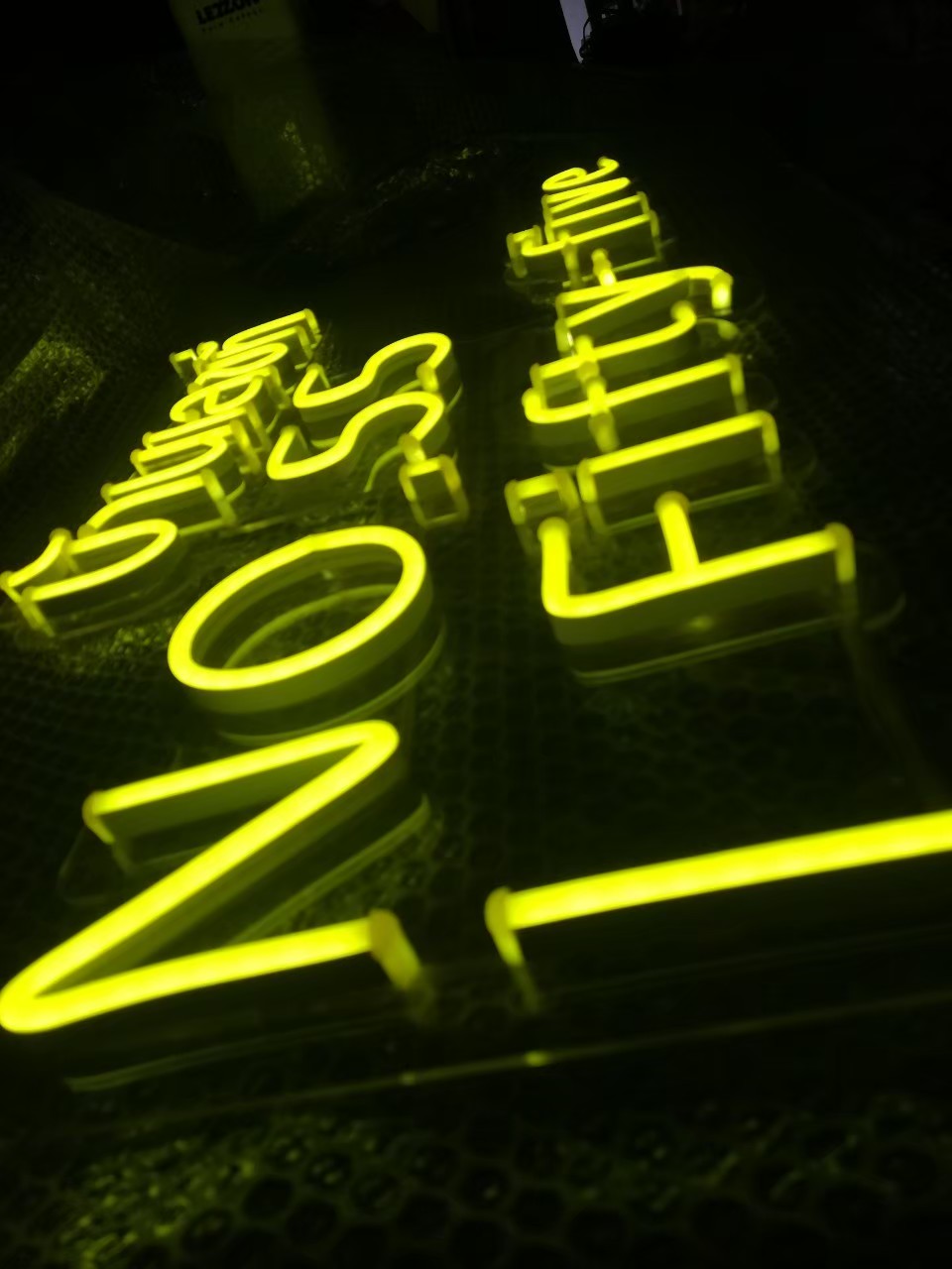 ป้ายไฟนีออนดัด