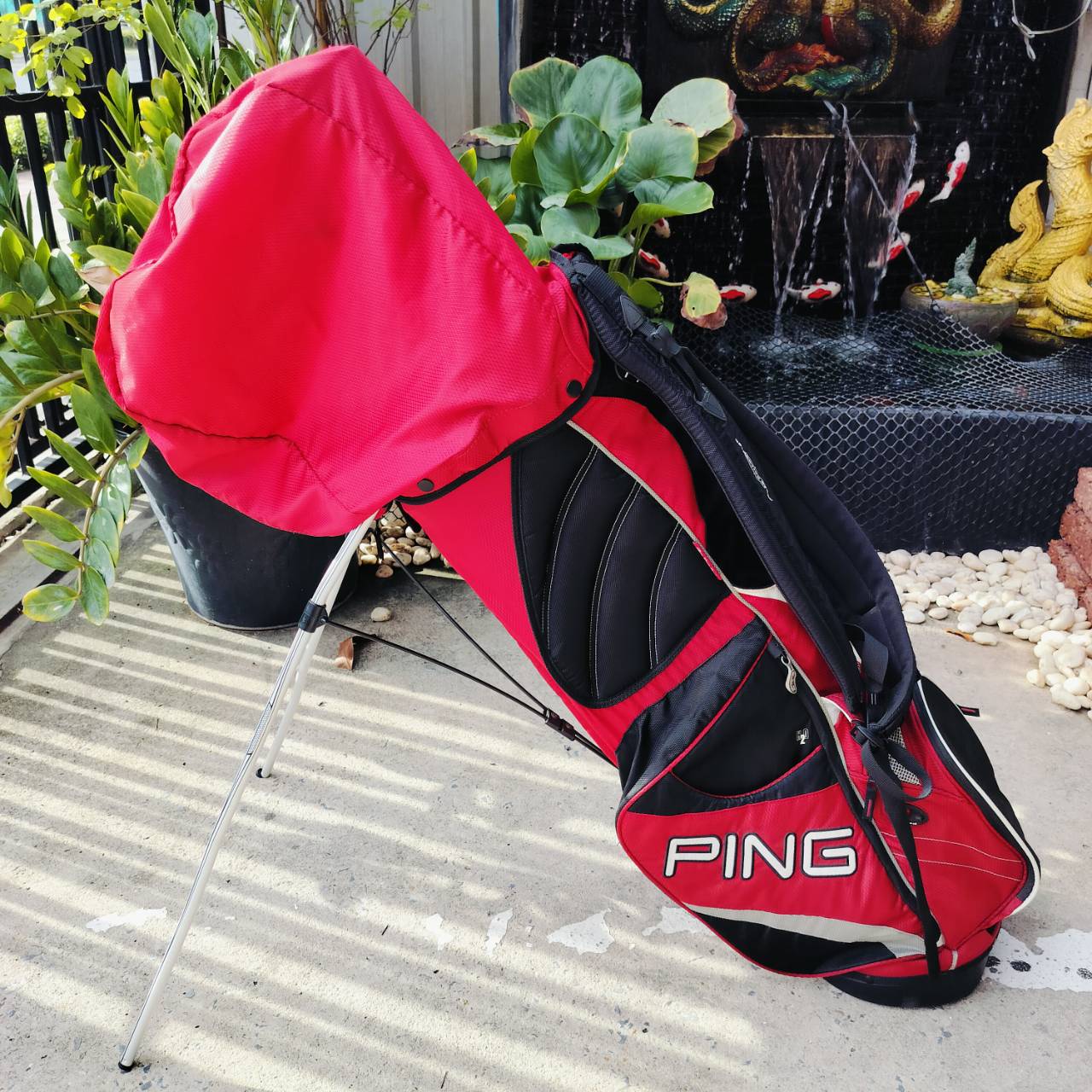 ถุงกอล์ฟขาตั้ง PING LATTITUDE V2 ของแท้ มือสอง สภาพเดิมๆ ถุงแบบอ่อน น้ำหนักเบามากๆๆ กันน้ำ COVER ใหญ่ ถุงกอล์ฟพรีเมี่ยมมือสอง ของแท้ By NakaraLuxurious