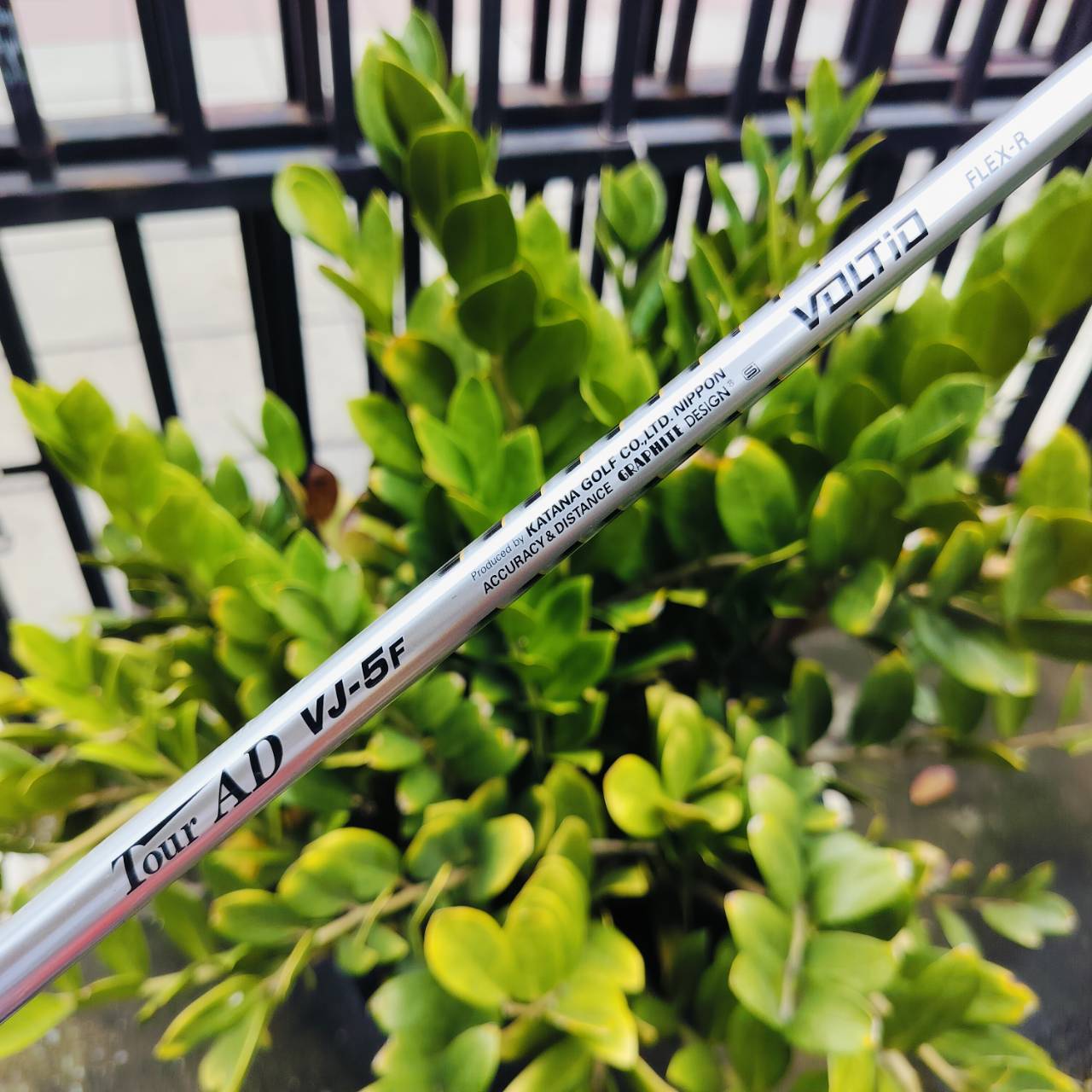 FW3 VOLTIO 2 Platinum องศา 15 รุ่น G คือมีออฟเซ็ต ช่วยลดเฟดได้ทันที มีหมุดถ่วงถึง 4 จุด ตีตรงอย่างมาก ก้านสุดพรีเมี่ยม TOUR AD VJ-5F FLEX R ตีวงสบายๆก็ไกลมากและลูกลอยง่าย ไม้กอล์ฟพรีเมี่ยมญี่ปุ่นมือสอง ของแท้ By NakaraLuxurious