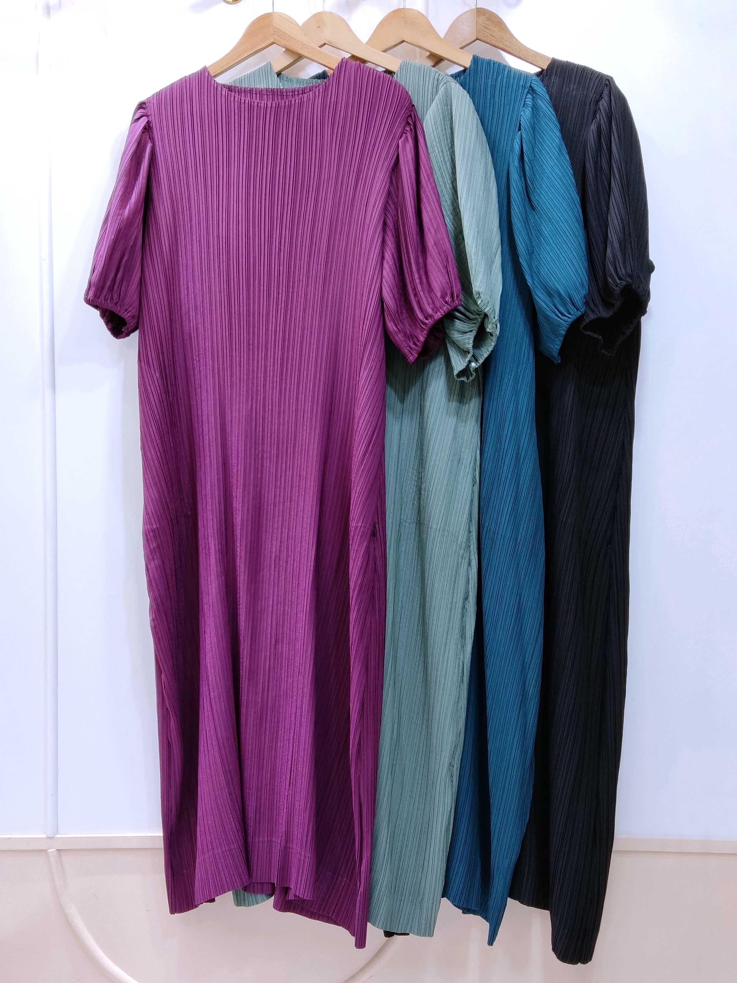 ปรับราคาลง20%!! อกถึง 60 นิ้ว 2MUAY รุ่น GJO1117P เดรสพลีทคุณภาพ BABY DOLL SLEEVE PLEATED DRESS 8 สี FREE SIZE