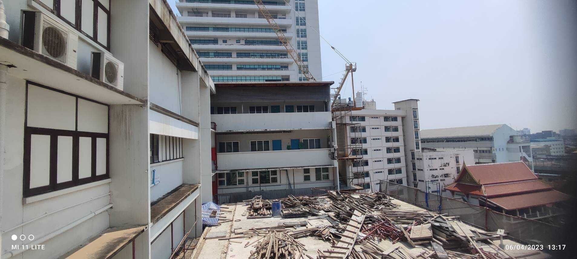 งานติดตั้งกันสาด หอพักพยาบาล โรงพยาบาลศิริราช