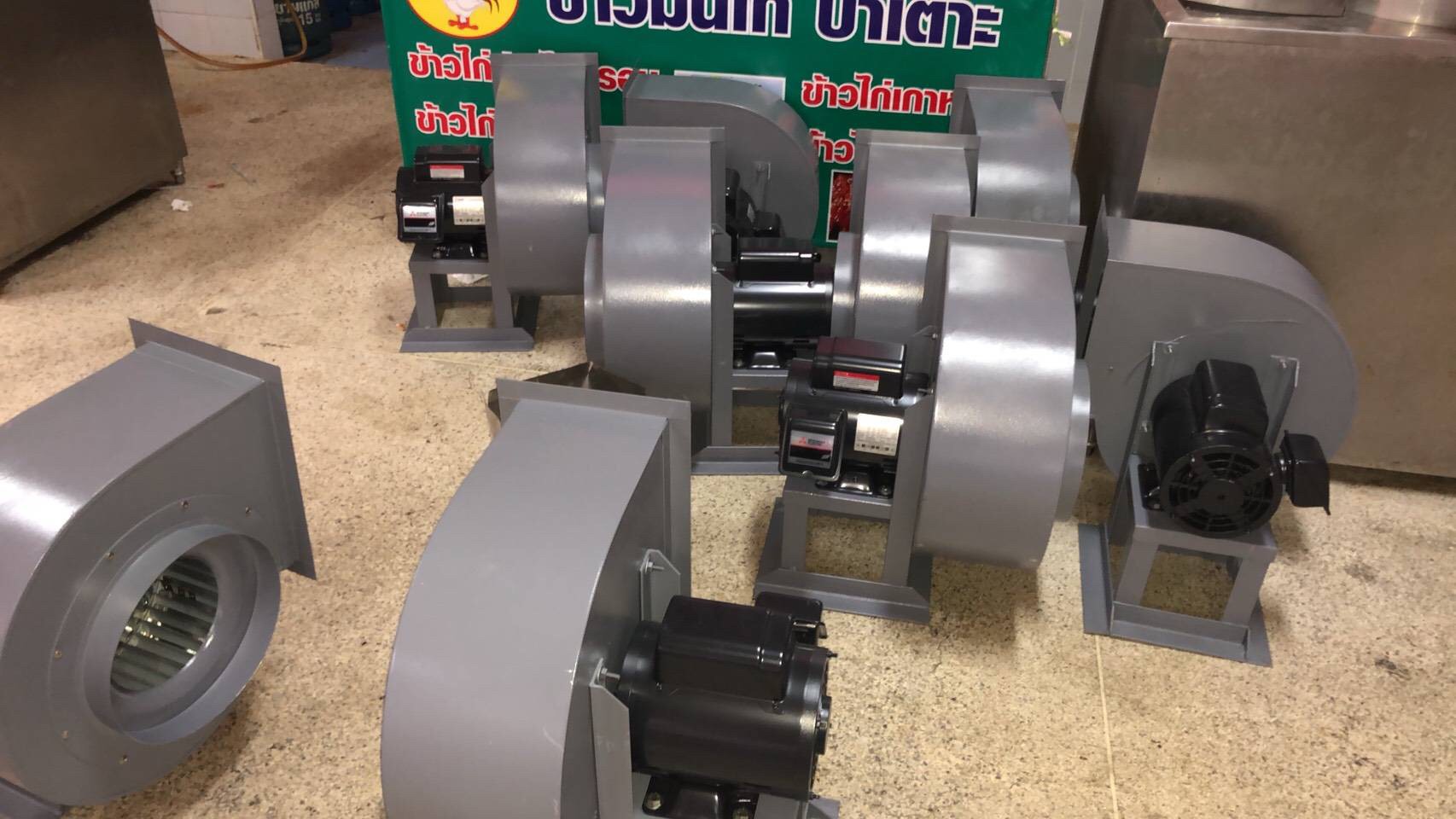 ปล่องดูดควันในโรงอาหาร รร.ฤทธิยะวรรณาลัย(ดอนเมือง)