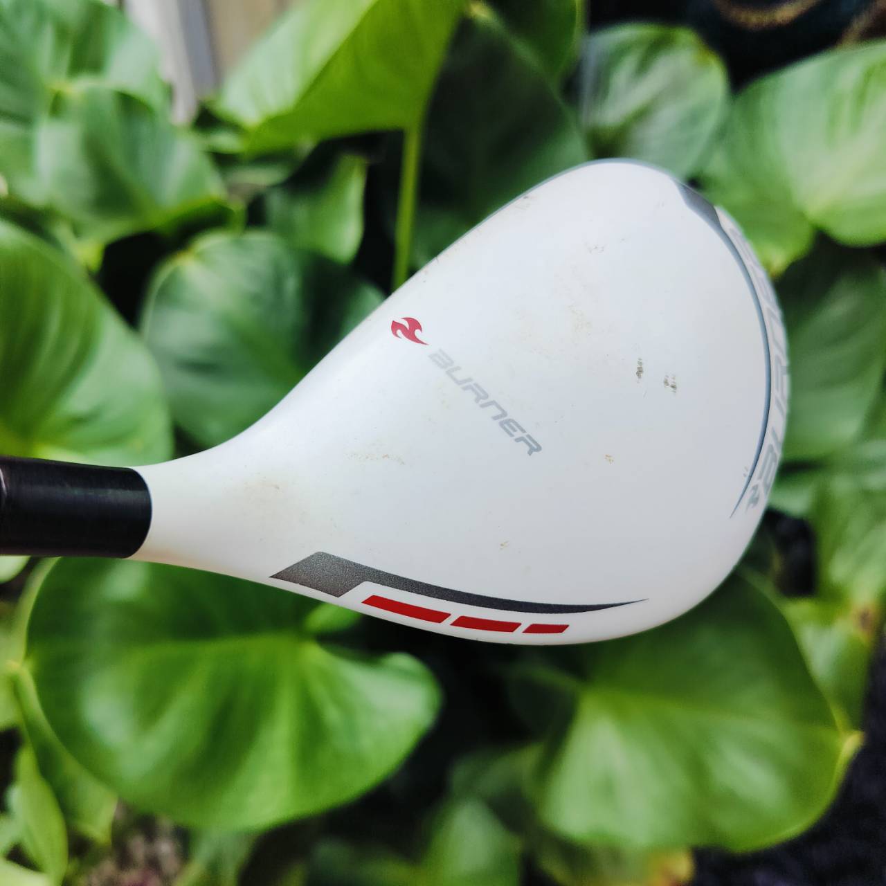 UT3 Taylormade BURNER SUPERFAST 2.0 องศา 18 ก้าน FUBUKI FLEX R ตีง่ายแบบมากๆ หัวยื่นไปด้านหลัง ทำให้ M.O.I.สูงขึ้น ตีไกลมากๆ และพื้น SOLE ออกแบบได้ดีมาก ไม้กอล์ฟพรีเมี่ยมมือสอง ของแท้ By NakaraLuxurious