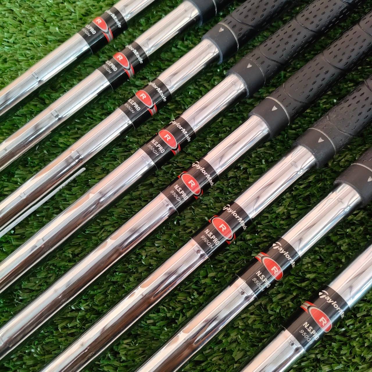 ชุดเหล็ก TAYLORMADE BURNER มีเหล็ก 5-9 เเละ PW AW SW ก้าน N.S.PRO 950 GH FLEX R ก้านเหล็กเบาเพียงแค่ 95 กรัม, ตีระยะได้ไกลขึ้น และสีรมดำ สภาพสวยเดิมหมด ก้านเดิม กริพเดิม!! ไม้กอล์ฟมือสอง ของแท้ BY NakaraLuxurious