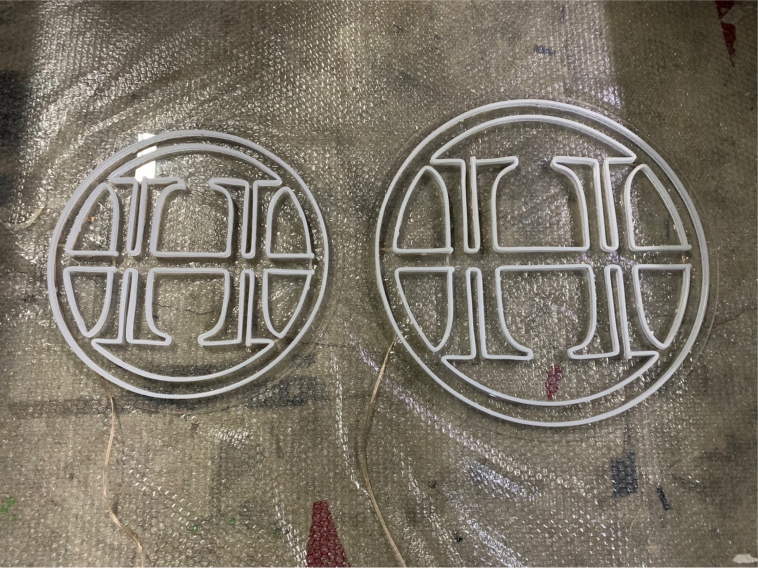 ไฟนีออน เฟค