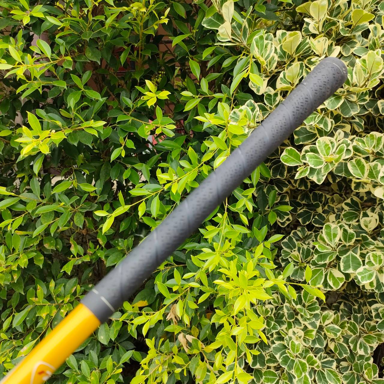 DRIVER TAYLORMADE r7 460 องศา 10.5 ก้าน RE*AX FLEX SR รุ่นนี้หัวใหญ่สุด ตีง่ายและไกลจัดๆ สามารถปรับให้เลี้ยว ซ้ายหรือขวาได้ มีหมุดสองหมุดครับ
