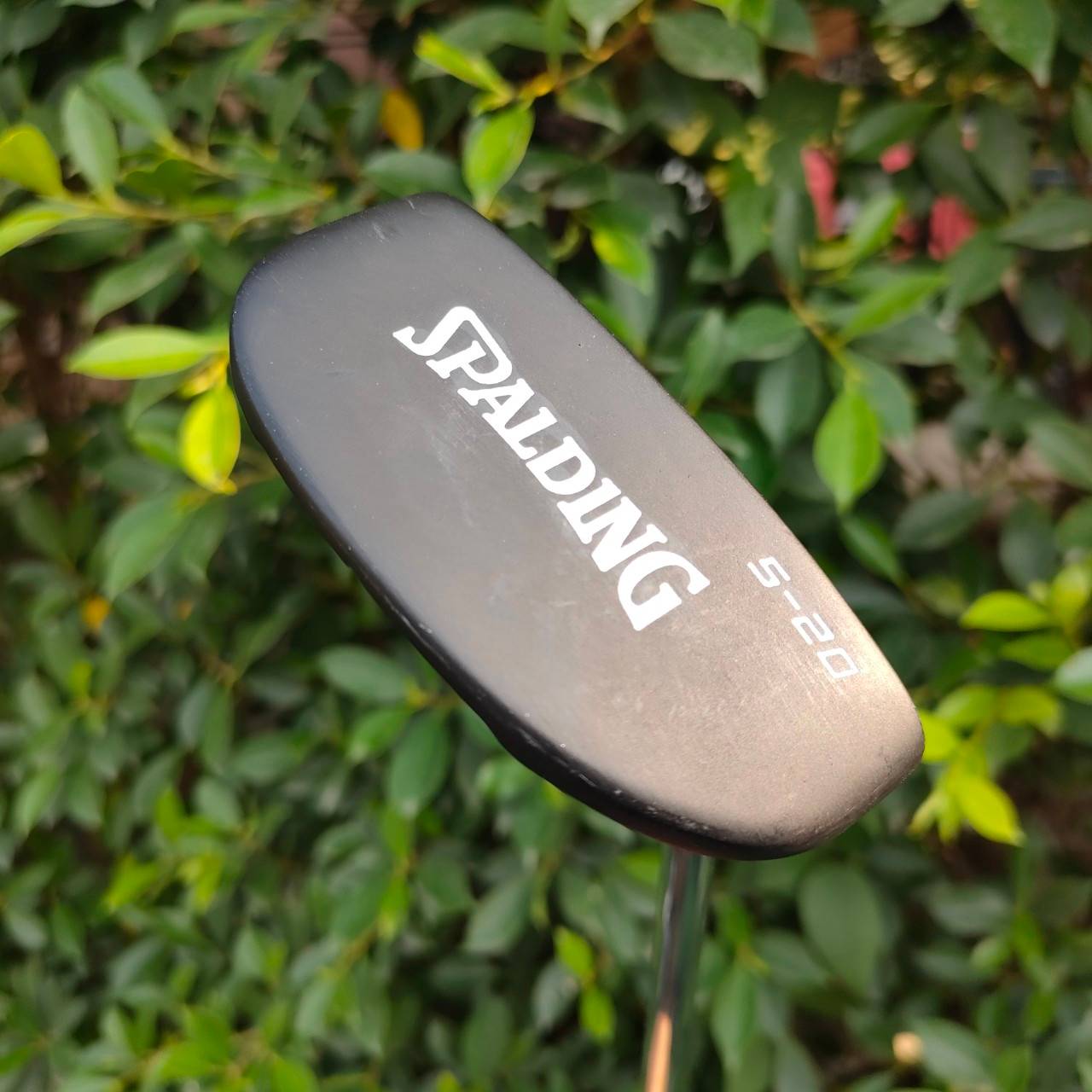 PUTTER SPALDING S-20 ความยาว 33 นิ้ว ก้าน SPALDING หน้าสัมผัสสวยมาก ทำให้เกาะไลน์สุดๆ สภาพสวยเลยครับ