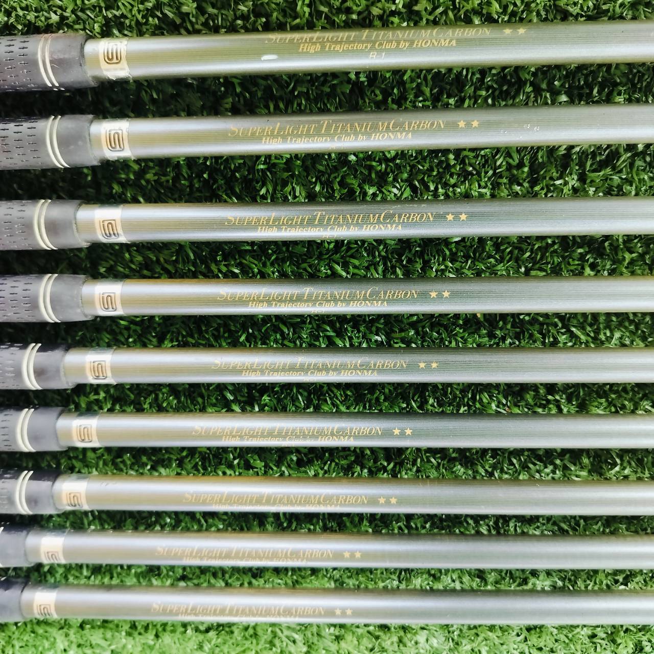 🏌️ ชุดเหล็ก HONMA LB-606 CAVITY BACK มีเหล็ก 3 - 10 เเละ SW ครบชุดเลยค่ะ ก้าน SUPER LIGHT CARBON ** 2 ดาว!!! วัสดุพรีเมี่ยม FORGED จาก JAPAN SAKATA ก้านไทเทเนี่ยม เบามาก ควบคุมดีมาก นุ่มมาก ไม้กอล์ฟพรีเมี่ยมมือสอง ของแท้ By NakaraLuxurious