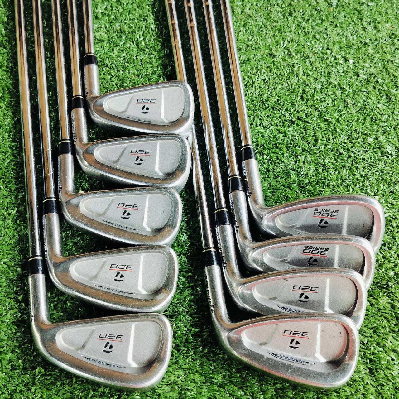 * ขาดเหล็ก 8 แต่มี AW * ชุดเหล็ก Taylormade 320 SERIES ก้านเหล็ก Taylormade ก้านเบา LIGHT WEIGHT FLEX R มีเหล็ก 3 4 5 6 7 9 P A S ตีลูกลอยง่าย ตีโดนง่าย และไกลมากๆ ชดเชยความผิดพลาดสูงสุด ไม้กอล์ฟพรีเมี่ยมมือสอง ของแท้ By NakaraLuxurious