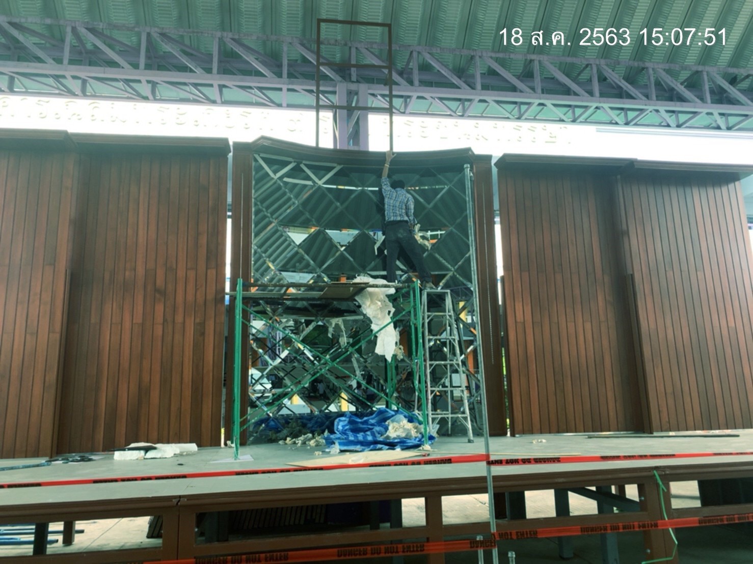 ราชวินิตประถม(บางแค)ทำเวที,ประตู,ที่นั่ง,สนามเด็กเล่น