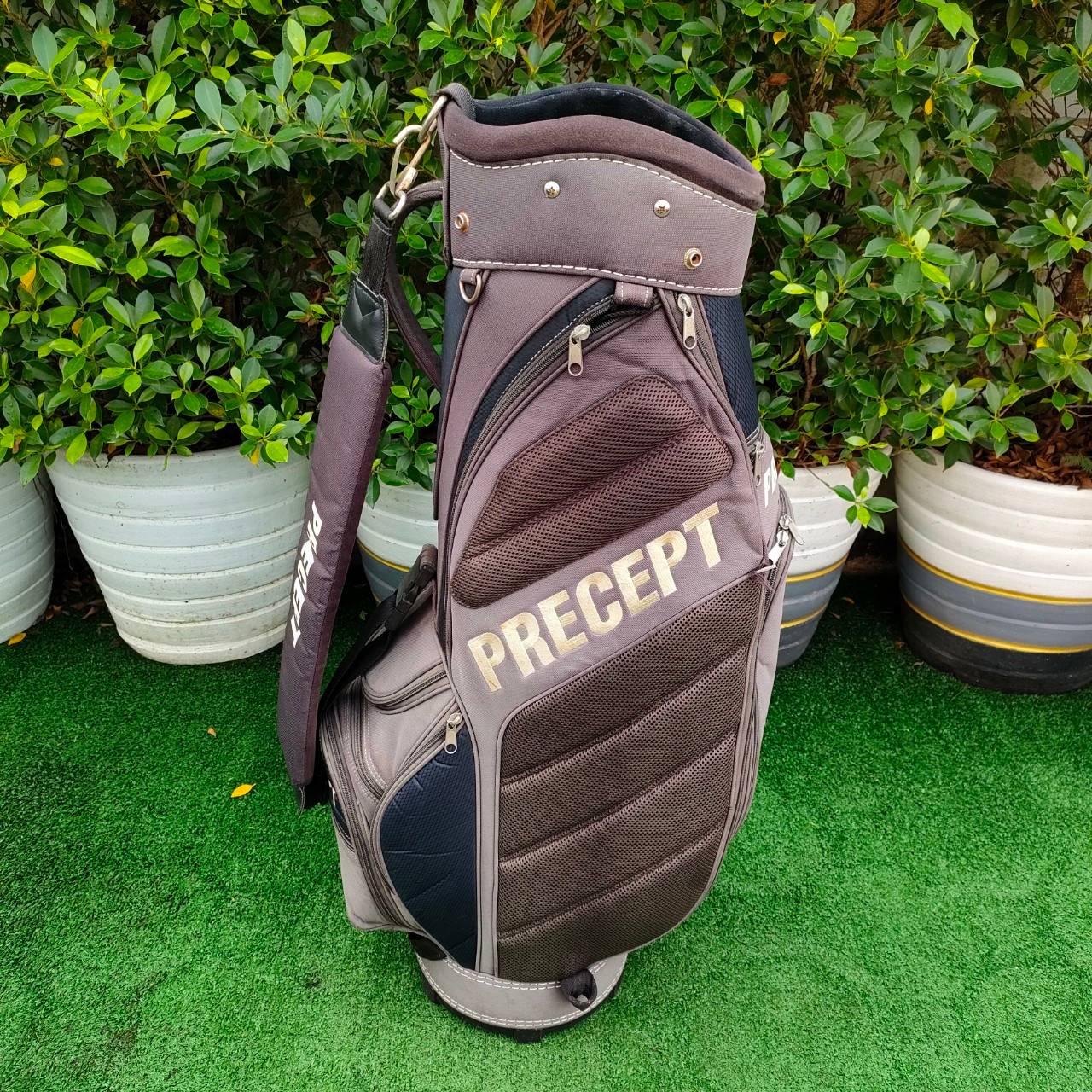 ถุงกอล์ฟ PRECEPT มือสอง **มีตำหนิ คอพเวอร์ ขาด **