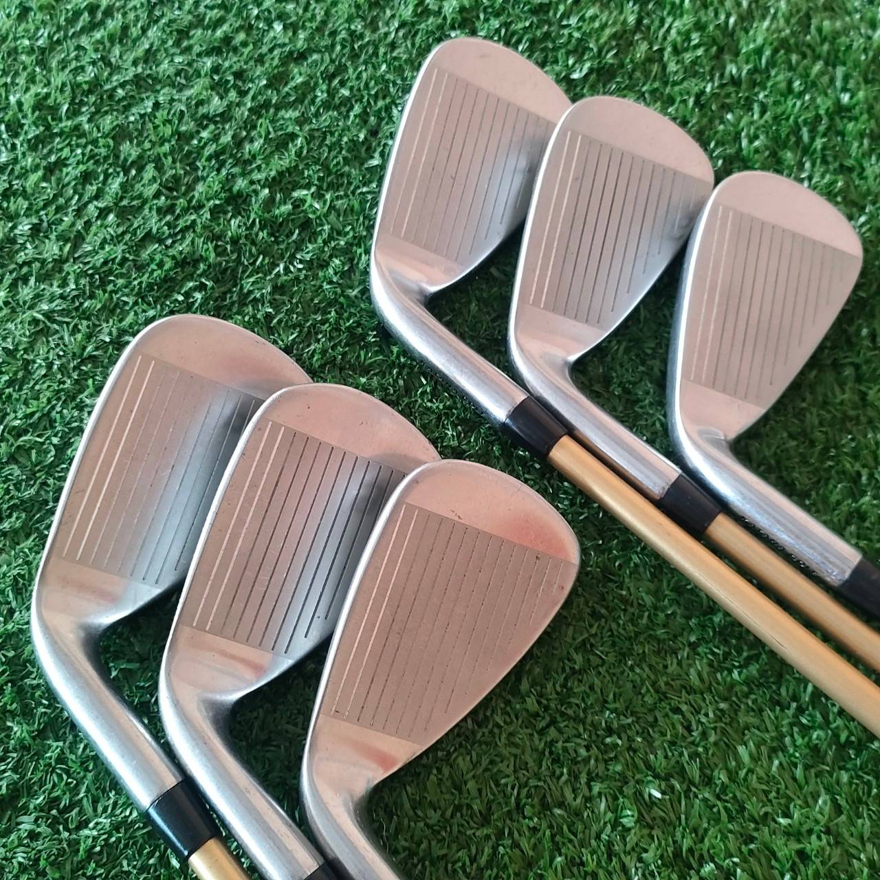 ชุดเหล็ก SWORD ATC 589 B มีเหล็ก 6 - 9 เเละ PW AW ก้าน FUJIKURA SPEEDER 589 B FLEX SR สวยๆเดิมๆทั้งชุด ชุดเหล็กที่ตีง่ายและไกลที่สุด ไม่ค่อยมีเวลาฝึกซ้อม ก็สามารถตีให้ดีและตีสนุกได้!! ไม้กอล์ฟมือสอง ของแท้ BY NakaraLuxurious