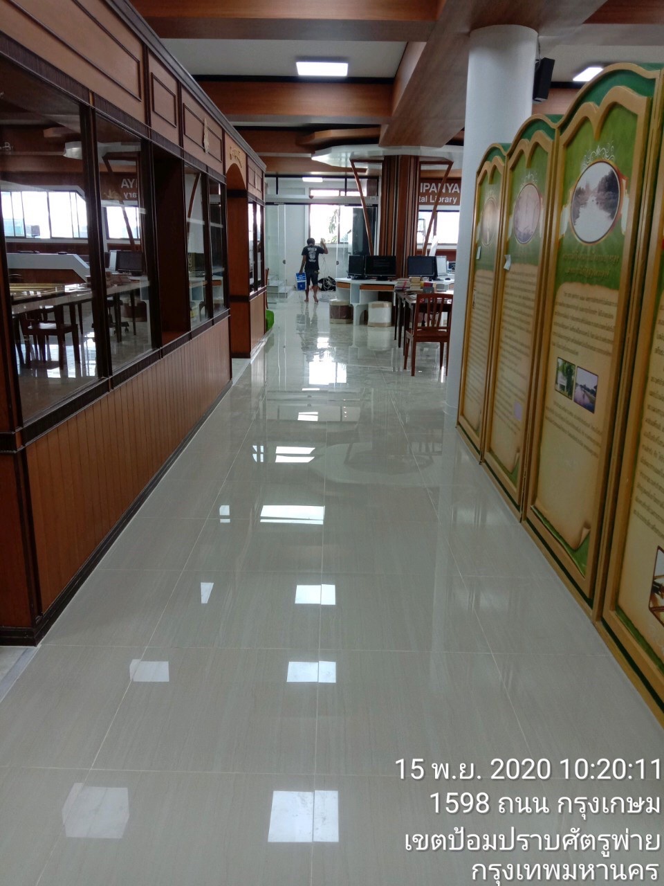 รร.สายปัญญา ปูกระเบื้องพื้น&ติดตั้งกระดานถนอมสายตา