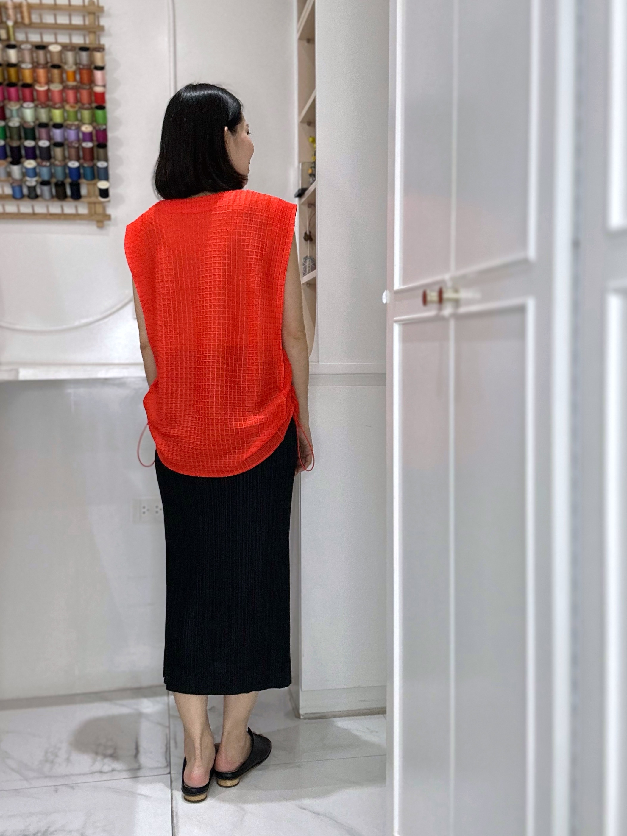 ปรับราคาลง20%!! 2MUAY รุ่น GJO3868 เสื้อพลีททรง OVER SIZE ปรับขนาดได้ SLEEVELESS SQUARE PLEATED TOP 9 สี FREE SIZE