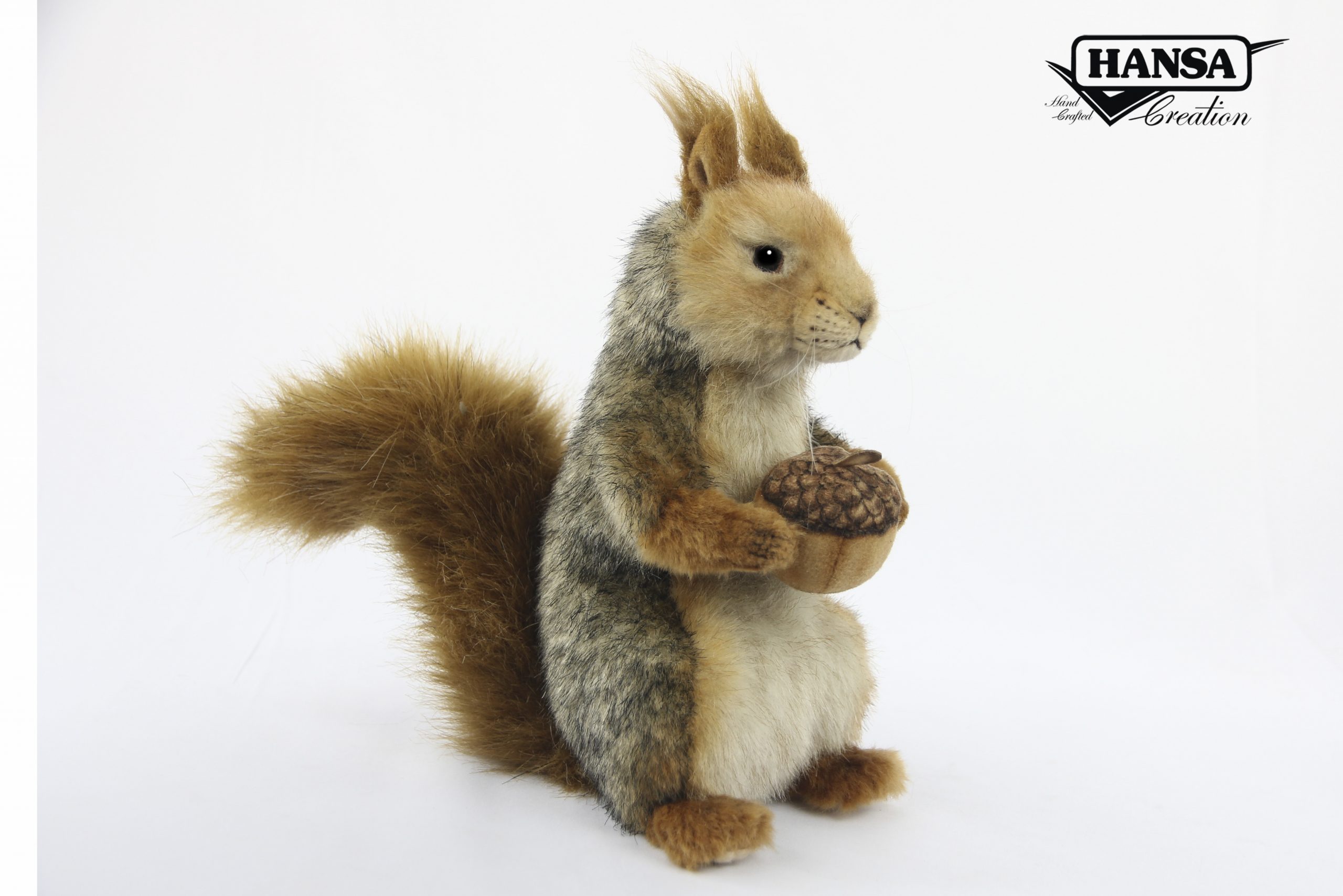 8047 Gray Squirrel Sitting 25cm.L