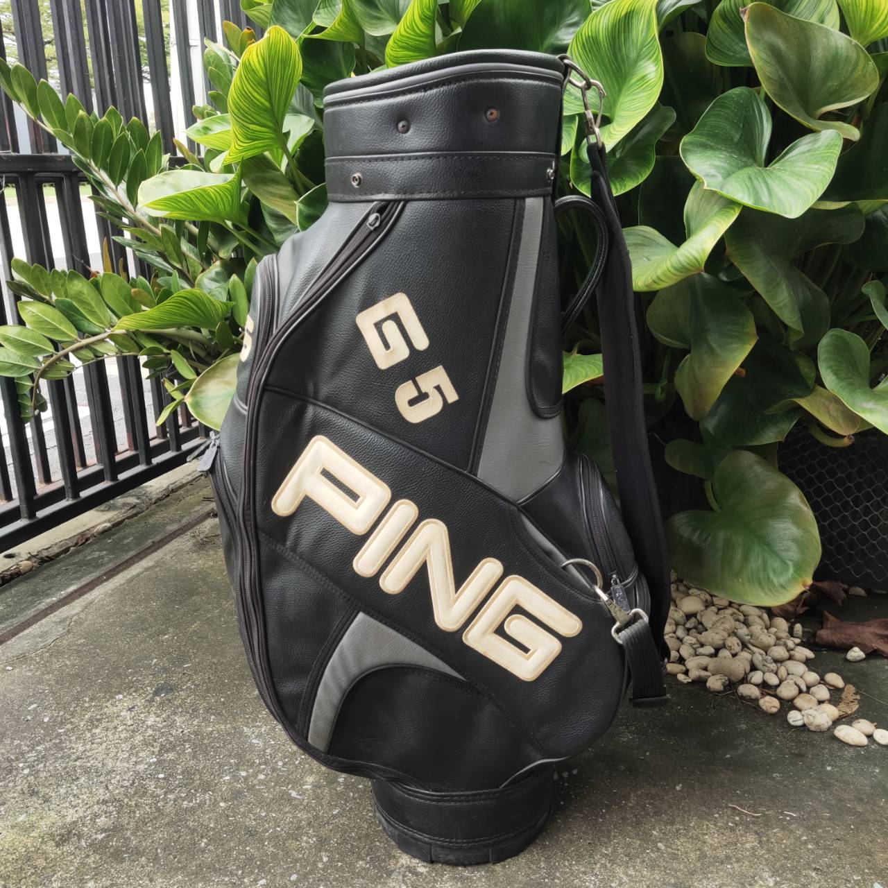 ถุงกอล์ฟ PING G5 ของแท้ มือสอง ถุง TOUR ใบใหญ่ สภาพตามรูปเลยค่ะ