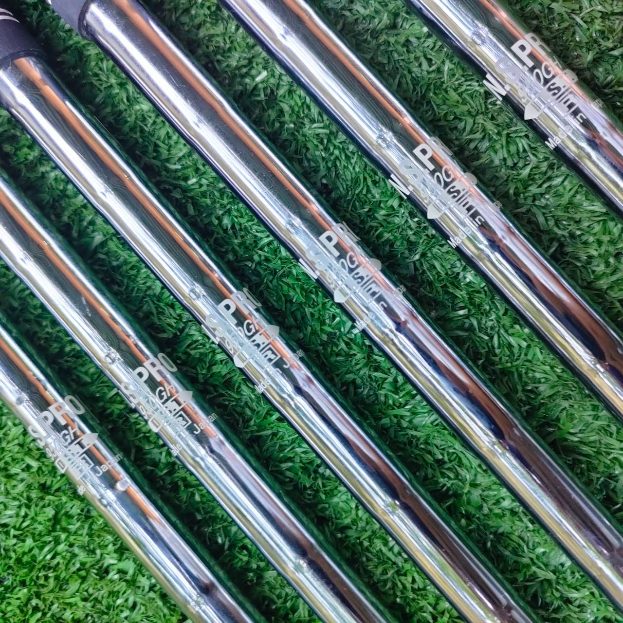 ชุดเหล็ก SRIXON Z585 เพื่อการตีอย่างเสถียรในทุกช็อต!!! มีเหล็ก 5 - 9 เเละ PW ก้าน N.S.PRO 950 GH FLEX R เหล็ก FORGED CAVITY สุดพรีเมี่ยม จากญี่ปุ่น สภาพสวยนางฟ้าจ้าา ไม้กอล์ฟพรีเมี่ยมมือสอง By NakaraLuxurious