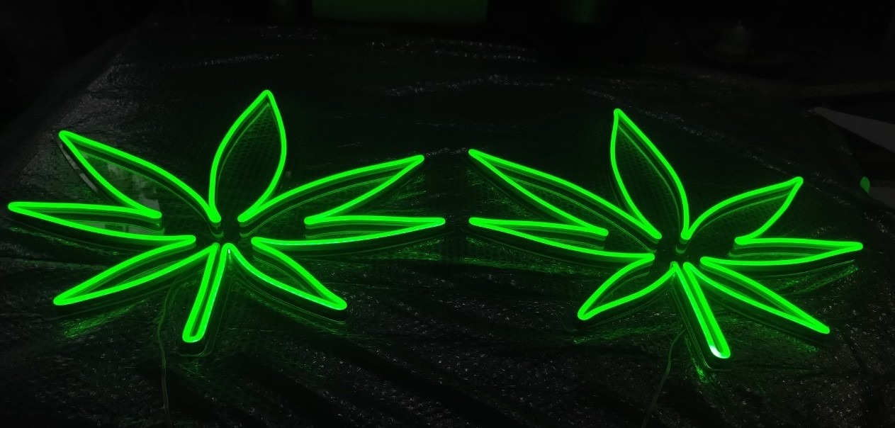 ป้ายไฟนีออนดัด ใบกัญชา