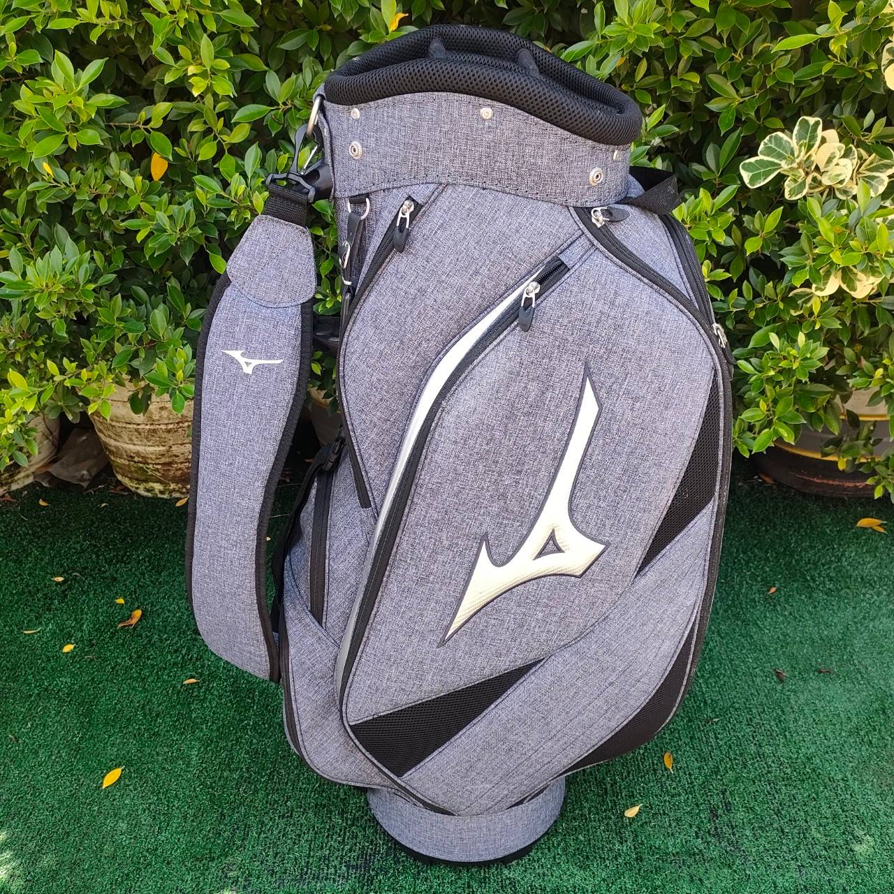 ถุงกอล์ฟ MIZUNO มือสอง ของแท้ ศูนย์ไทย **ไม่เคยใช้งานมาก่อนเลย** สภาพสวยนางฟ้า สียีนส์เท่ห์ และไม่ซ้ำใคร ของดีมาก!! มือสอง ของแท้ BY NakaraLuxurious