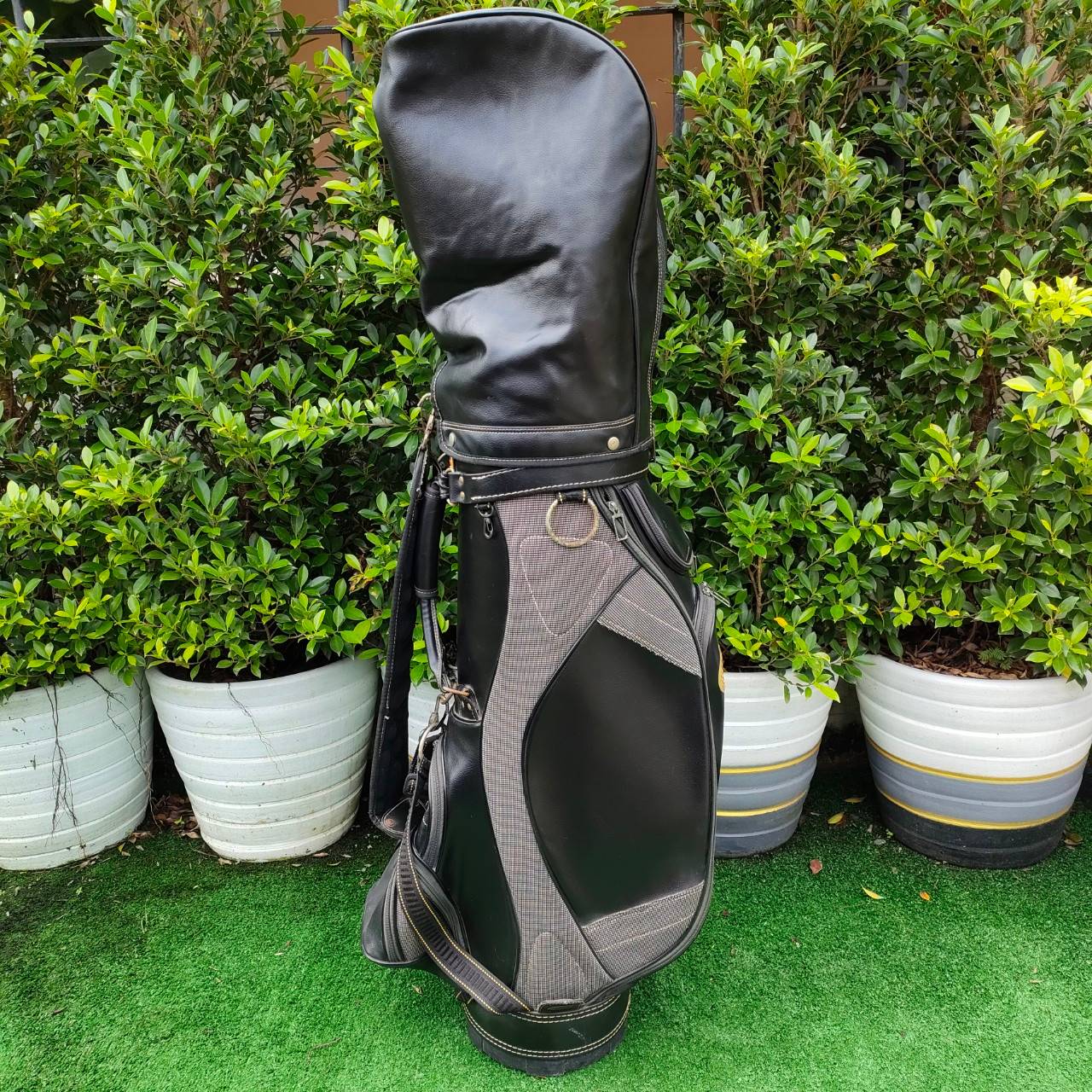 ไม้กอล์ฟครบชุด GOLF MATE EAGLE พร้อมออกรอบได้เลย สภาพนางฟ้า ไม้ยังอยู่ในซีนทั้งหมด แกะแค่พัตเตอร์ มีหัวไม้ครบ 1 3 5 ชุดเหล็ก 4-9 PW SW ตีง่าย น้ำหนักเบา มือใหม่ มือกลาง ต้องการไม้ครบชุด พลาดไม่ได้