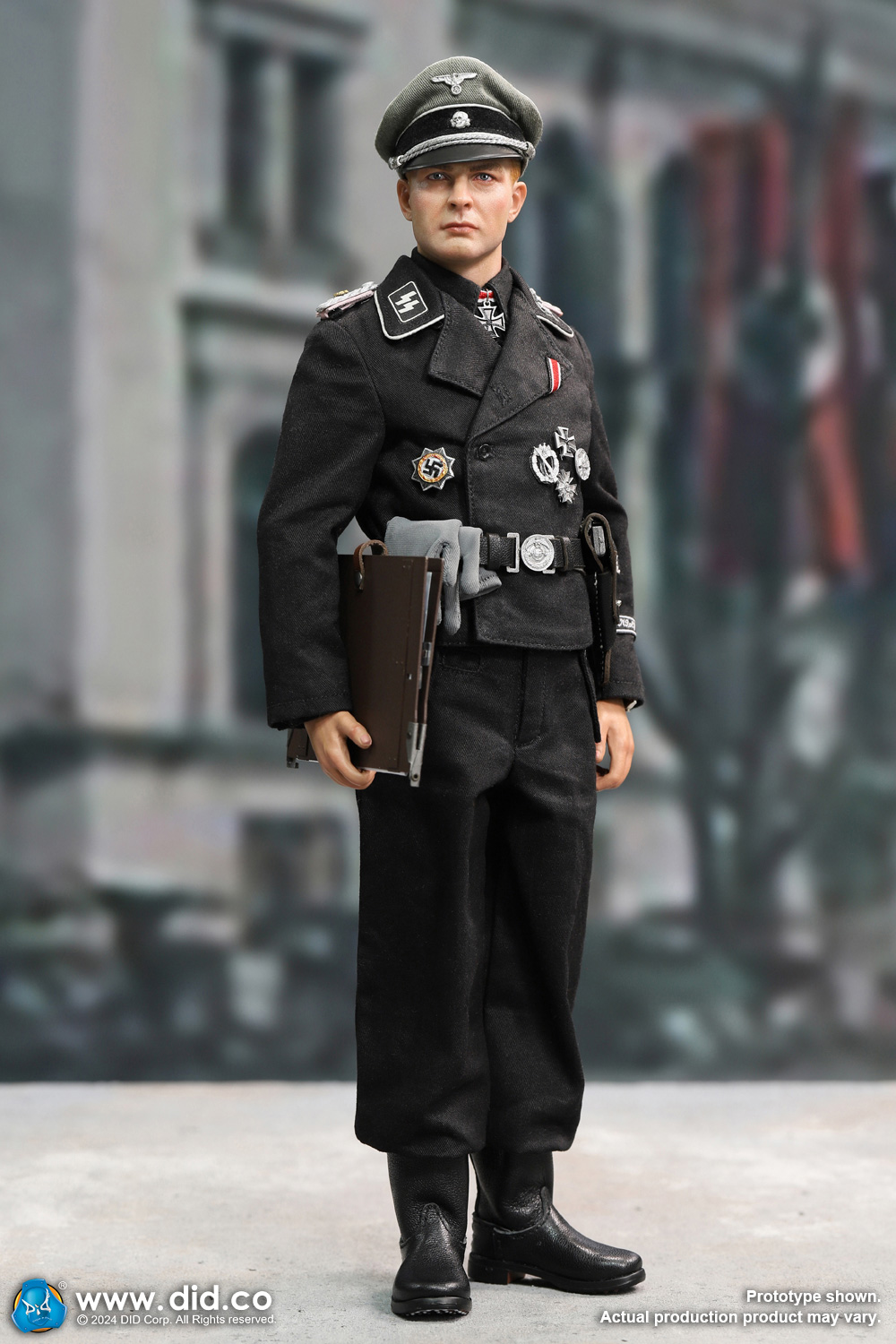[สั่งจอง] DID D80176 1/6 : WWII German Commander - Max