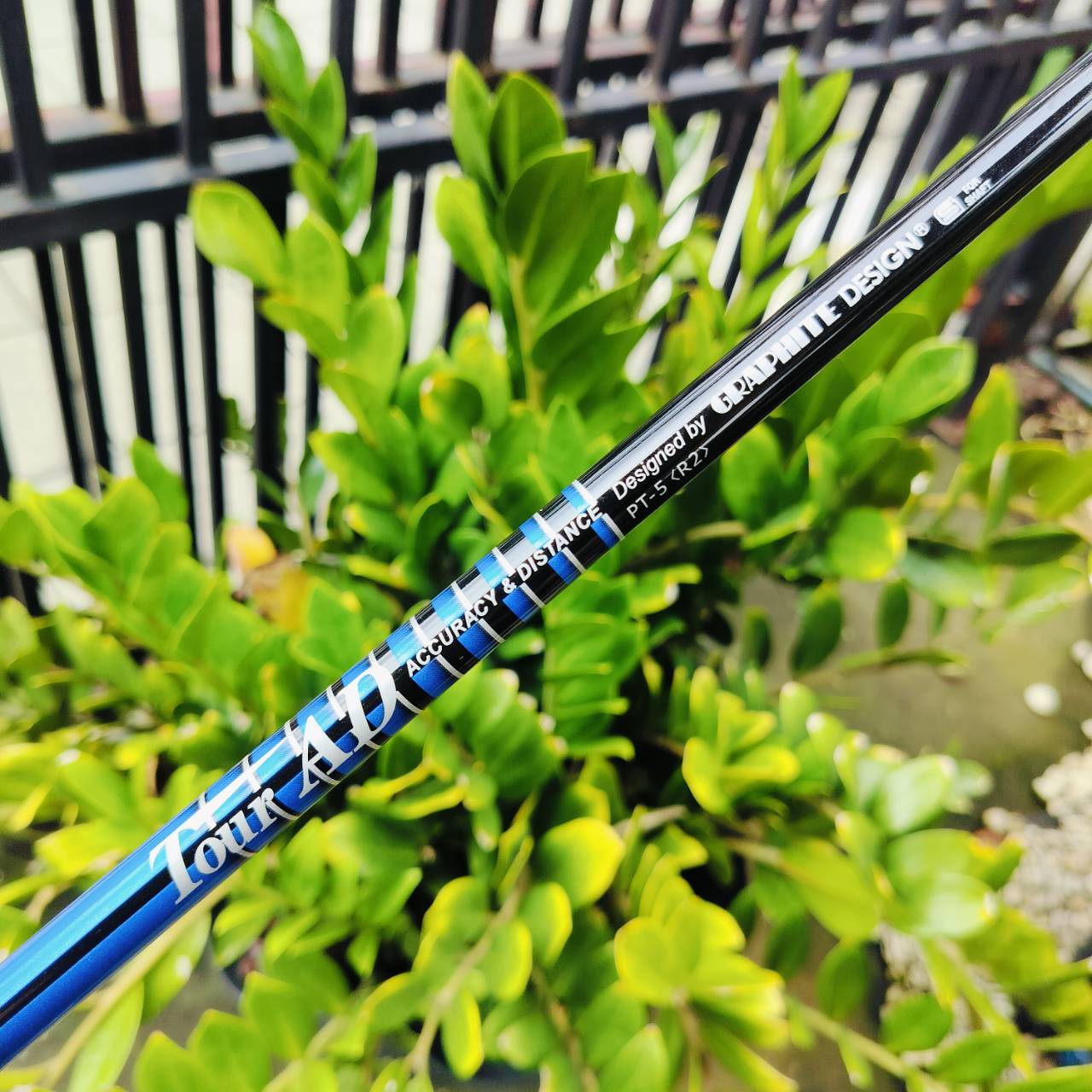 Driver SWORD IZU 880 ก้าน TOUR AD PT5 FLEX R2 เป็นก้านเบา อ่อนนุ่มตีวงสบายๆ หน้าเด้งต้นตำหรับ ตีไกลเลยค่ะ ไม้กอล์ฟพรีเมี่ยมมือสอง ของแท้ By NakaraLuxurious