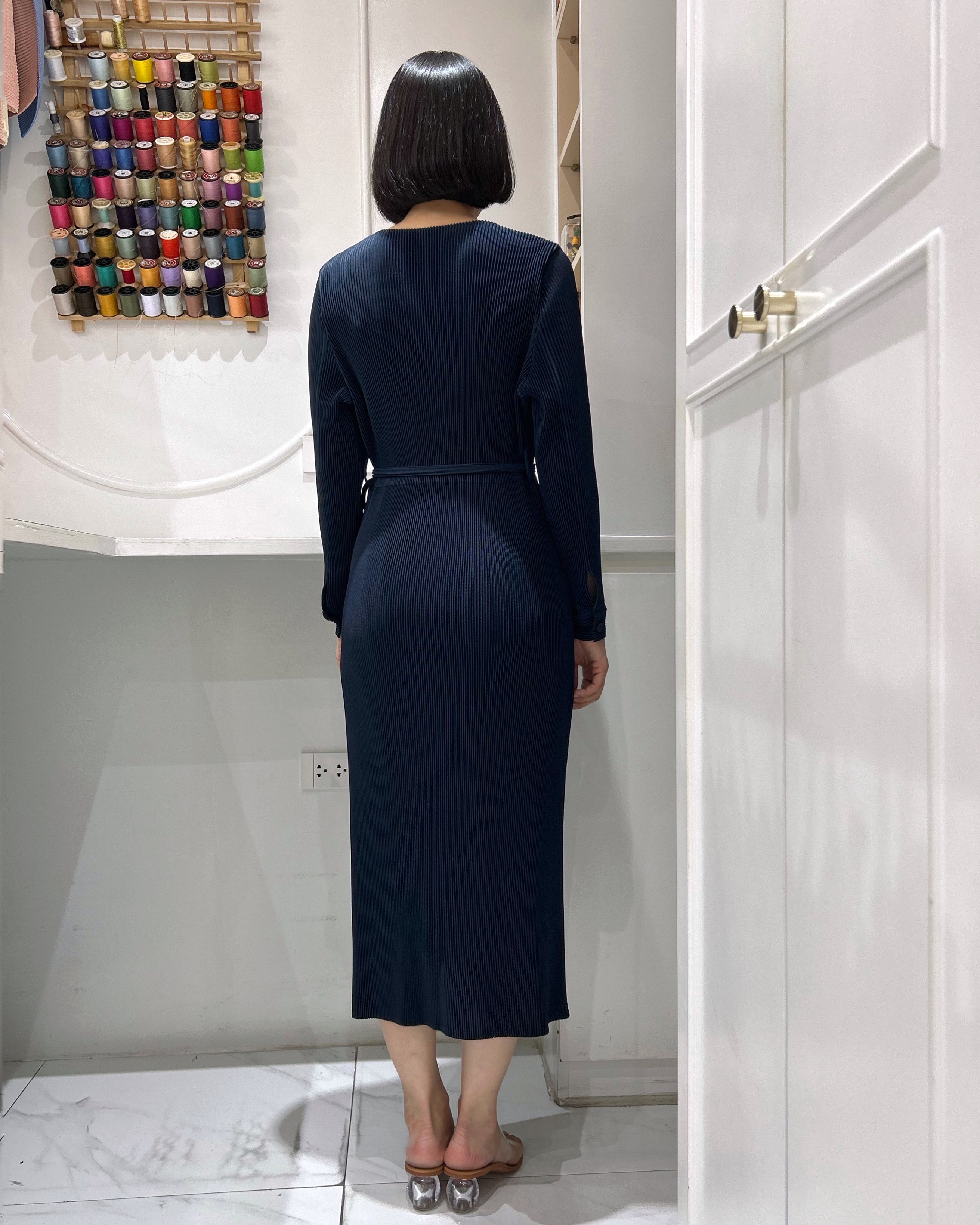 2MUAY รุ่น GJO11595 เดรสอัดพลีท THICK V NECK LONG SLEEVE PLEATED DRESS 8 สี FREE SIZE