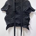 อกถึง 42 นิ้ว 2MUAY รุ่น GM6661 เสื้ออัดพลีท HIGH NECK SHORT SLEEVE ZIG ZAG PLEATED TOP สีดำ FREE SIZE