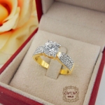 แหวนเพชรก้านเรียง 3 แถว เพชรกลาง 1 กะรัต