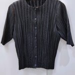 2MUAY รุ่น GJO11307 เสื้ออัดพลีท ROUND NECK BUTTON FRONT PLEATED TOP