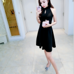 ชุดเดรสแฟชั่นสุดชิค โชว์ไหล่ และด้านหลัง ดีไซส์เก๋ แต่งกระดุมด้านหน้า ตามแบบ สีดำ