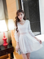 เดรสแฟชั่นเกาหลี ผ้าลูกไม้ ปลายแขนแตร ดีเทลคอเสื้อมีสร้อยคอ สีขาว