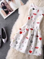 ชุดเดรสแขนกุด เอวจับจีบ ทรงพริ้นส์เซสสไตล์ยุโรป ลายขาย-หัวใจ-ปากแดง(ตามแบบ) ไซส์ L