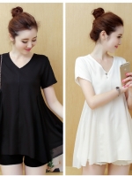 เสื้อคอวี ผ้าเนื้อดีตกแต่งชีฟองด้านข้าง ตามแบบ มี2สี สีดำ และ สีขาว