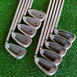 ชุดเหล็ก WILSON DEEP RED มีเหล็ก 3-9 เเละ PW GW SW ก้าน FAT SHAFT FLEX R ชุดใหญ่จัมโบ้ 10 ชิ้น!! ไม้กอล์ฟมือสอง ของแท้ BY NakaraLuxurious