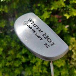 PUTTER ODYSSEY WHITE HOT #5 ความยาว 34 นิ้ว ให้ฟีลลิ่งที่นุ่มมากๆ ทรงมอลเล็ต ชดเชยความผิดพลาดได้สูง และมีขีดเล็งง่ายมาก แม่นยำ สภาพสวยกริพเดิม!! ไม้กอล์ฟมือสอง ของแท้ BY NakaraLuxurious