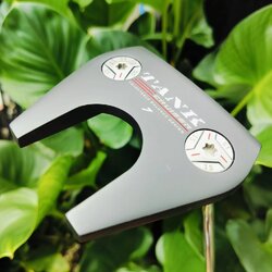 PUTTER ODYSSEY TANK CRUISER #7 ความยาว 34 นิ้ว รูปทรงปีกสองข้าง นิยมที่สุดในตอนนี้เลยค่ะ และรุ่นนี้แน่นๆ ด้วยน้ำหนักและโมเมนตั้มในการเข้าบอล และสามารถปรับหมุดน้ำหนักสองจุด ไม้กอล์ฟพรีเมี่ยมมือสอง ของแท้ By NakaraLuxurious