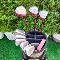 *** ไม้กอล์ฟสำหรับผู้หญิง *** ไม้กอล์ฟครบชุด WILSON LADY ULTRA สภาพสวยเดิมทุกไม้ เซ็ทเดียวกันหมด น้ำหนักเบาตีง่าย ก้าน LADY พร้อมออกรอบได้เลย