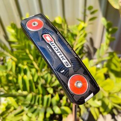 PUTTER ODYSSEY O WORKS 1 ความยาว 34 นิ้ว *กริพเสื่อม* รุ่นนี้หน้าไม้พัฒนาได้ขั้นสุด เกาะไลน์ขั้นเทพแน่นอน พัตต์นิ่งมาก วางน้ำหนักได้ดีขั้นเทพ ไม้กอล์ฟมือสอง ของแท้ BY NakaraLuxurious