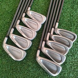 ชุดเหล็ก MIZUNO PRESAGE มีเหล็ก 3-9 เเละ PW SW FW ก้าน D-D NAVIGATION FLEX R เป็นชุดเหล็กหน้าเด้ง!! พรีเมี่ยมญี่ปุ่น ตีได้ไกลกว่าปกติและยังมีถ่วงทังสเตนดึงจุด CG ต่างๆ สภาพสวยมาก!! ไม้กอล์ฟมือสอง ของแท้ BY NakaraLuxurious