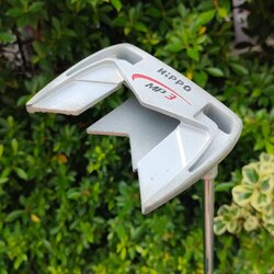 PUTTER HIPPO MP3 ความยาว 34 นิ้ว ก้าน RIFLE สุดยอดการกระจายน้ำหนัก มีทั้งปีดสองข้างเหมือนเบอร์ 7 และมีบอลอยู่ตรงกลาง และมี เส้นเล็งเห็นชัด!! ไม้กอล์ฟมือสอง ของแท้ BY NakaraLuxurious