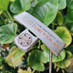 SCOTTY CAMERON Newport 2.5 Detour – พัตเตอร์ระดับตำนานจาก TITLEIST!