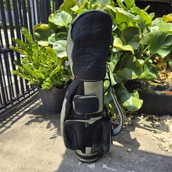 ถุงกอล์ฟ MIZUNO ของแท้ มือสอง สภาพสีไม่ค่อยสวย แต่ใช้งานได้ดี ภายในบุกำมะหยี่