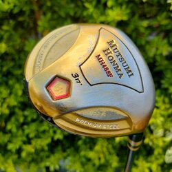 ** ไม้กอล์ฟสำหรับผู้หญิง ** FW3 HONMA MUTSUMI MH488F องศา 17 ก้าน MUTSUMI HONMA FLEX L เป็นวัสดุพรีเมี่ยมSTEEL หัวสีทอง *** มีรอยถลอกเยอะหน่อย แต่เช็คทั้งหมด ไม่เข้าเนื้อ ไม่แตกไม่บุ *** ไม้กอล์ฟมือสอง ของแท้ BY NakaraLuxurious