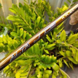 ก้าน DRIVER PING ALTA J CB ความยาวเฉพาะก้าน 44.25 นิ้ว FLEX R เป็นก้านพรีเมี่ยมที่แบรนด์ PING หาก้านเปล่ายาก มีกริพติดมาด้วย ไม้กอล์ฟพรีเมี่ยมมือสอง ของแท้ By NakaraLuxurious