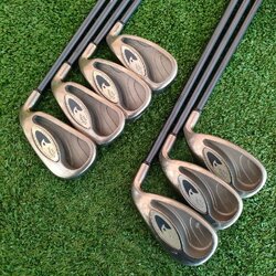 ชุดเหล็ก CALLAWAY HAWK EYE มีเหล็ก 6-9 เเละ PW AW SW ก้าน GBB HAWK EYE UL FLEX R ** กริฟ ไม่ค่อยดีนะครับ ** ชุดนี้เป็นตัว TOP ที่แพงสุดๆ ของแบรนด์ Callaway ในตอนนั้น ที่เป็นชุดที่บอกว่าตีไฟแล็บ เพราะทำจากวัสดุไทเทเนี่ยม หน้าเด้ง ซึ่งหายากมากแม้ในปัจจุบันน
