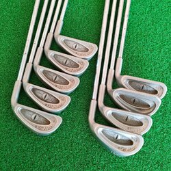 ชุดเหล็ก PING EYE รุ่นแรก มีเหล็ก 3-9 เเละ PW SW สุดคลาสสิค สภาพเดิมมาก ก้านเดิมทุกอย่างครับ ตีดีที่สุด สปินจัดมาก